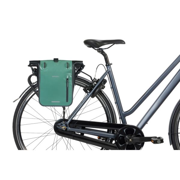 Enkele fietstas Basil Rivo M tarpaulin MIK 12-15L 14 x 25 x 38 cm - groen/zwart
