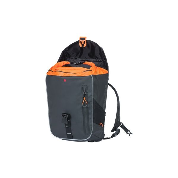 Fietsrugzak Basil Miles Tarpaulin Nordlicht 17 liter 31 x 17 x 44 cm - zwart/ oranje